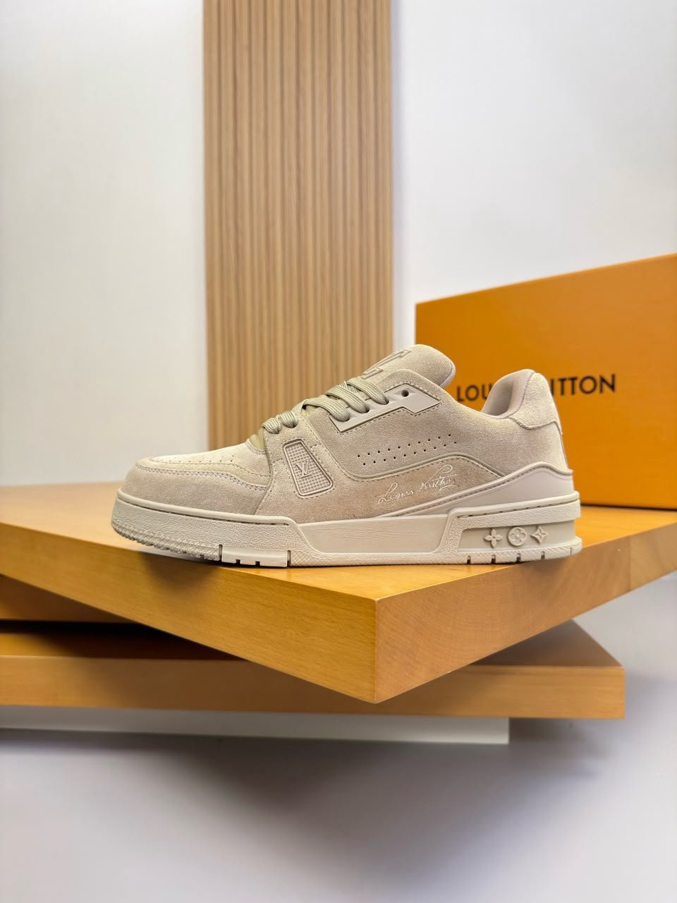 Louis Vuitton Trainer Distressed Sneakers Beige Classic 1AKBO8 view 10