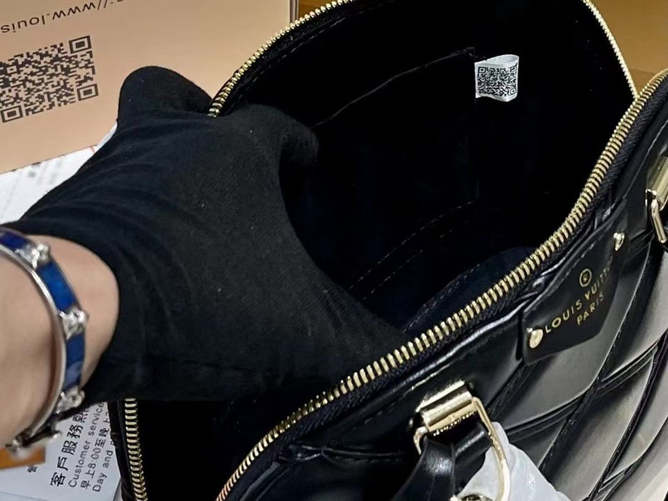 Louis Vuitton Alma Bb Bag Black 24Cm M23666 view 3