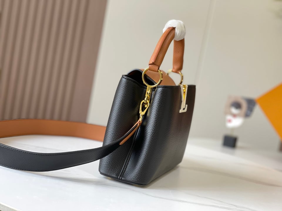 Louis Vuitton Capucines Mm 31Cm view 4