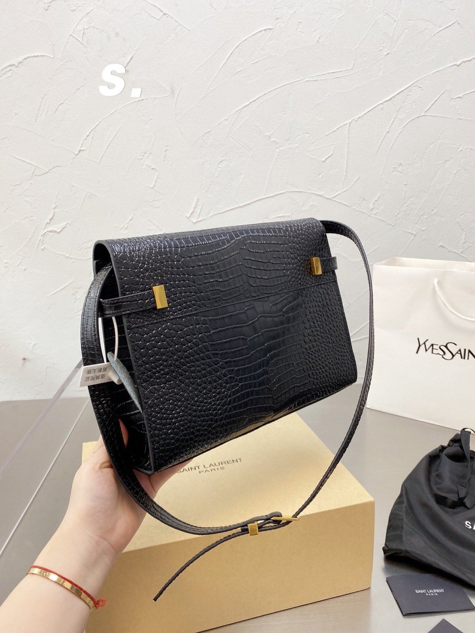Saint Laurent Manhattan Shoulder Bag In Crocodile Embossed Shiny Black Gold 24Cm view 4