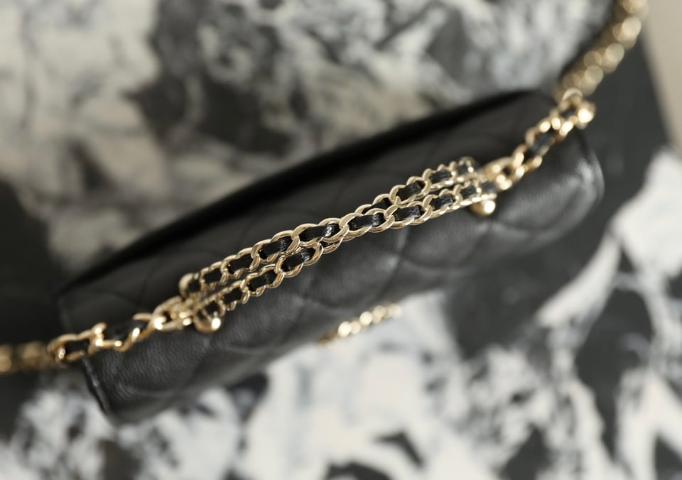 Chanel Caviar Quilted Chain Top Handle Phone Holder With Chain Black 18cm view 11