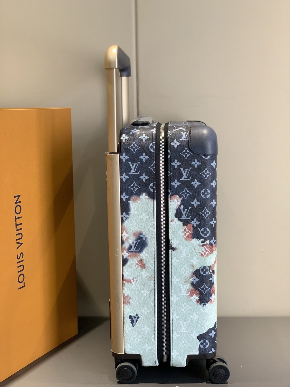 Louis Vuitton Horizon 55 Suitcase Monogram Bleach Coated Canvas Ink Blue 55Cm M10289 view 5