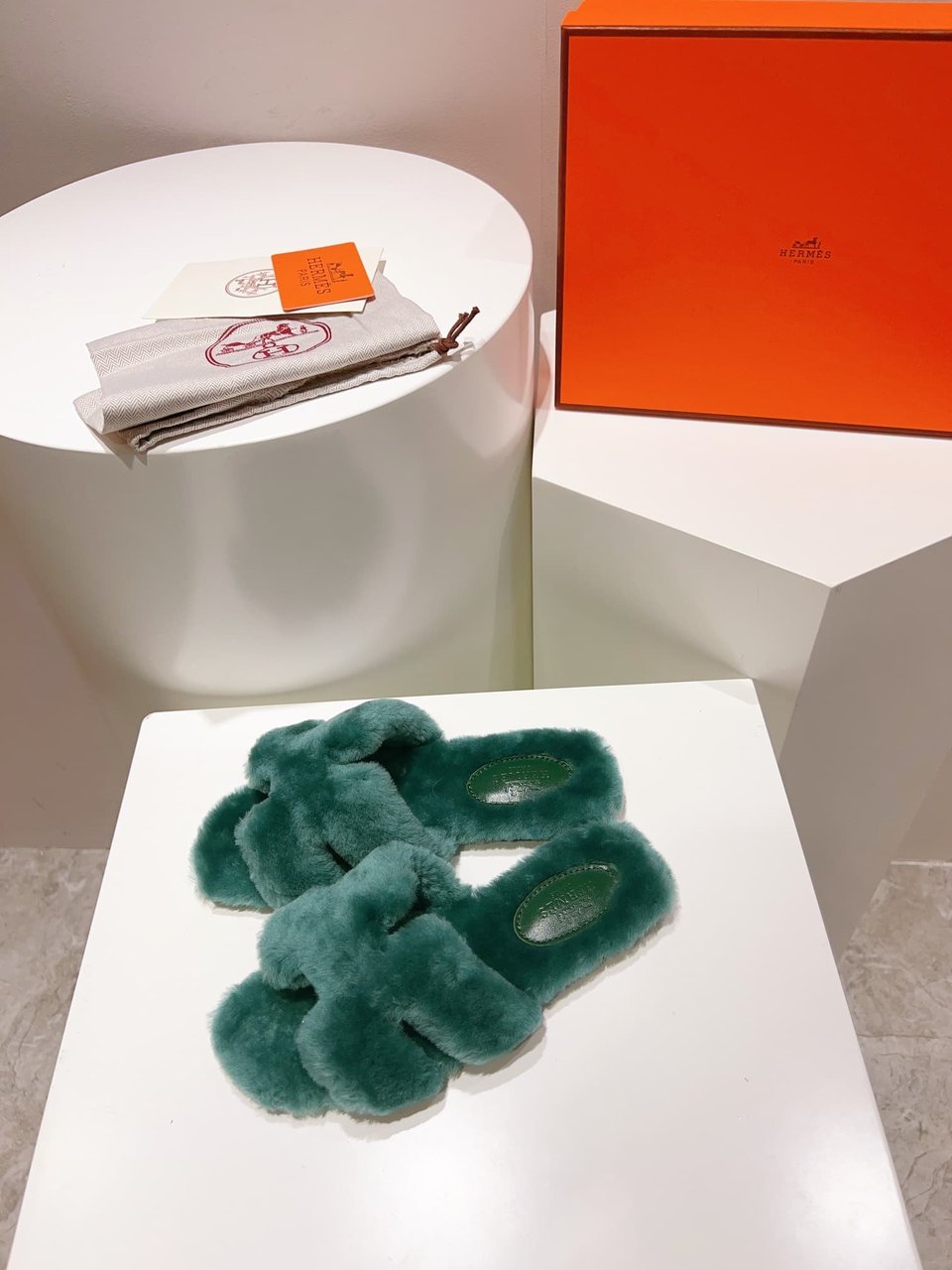Hermes Oran Sandal Vert Anglais H231288Z view 3