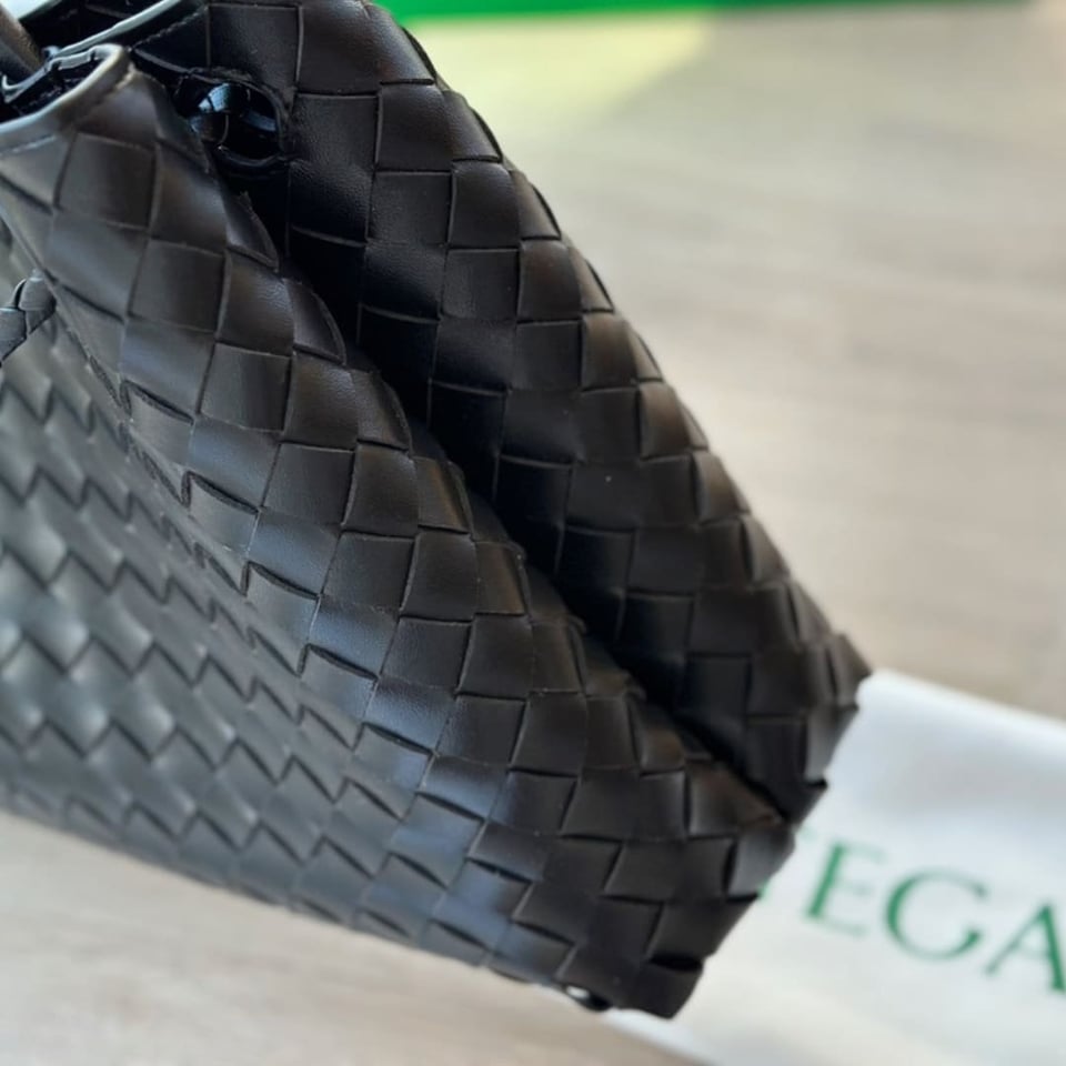 Bottega Veneta Andiamo Leather Top Handle Bag Black 25Cm view 4