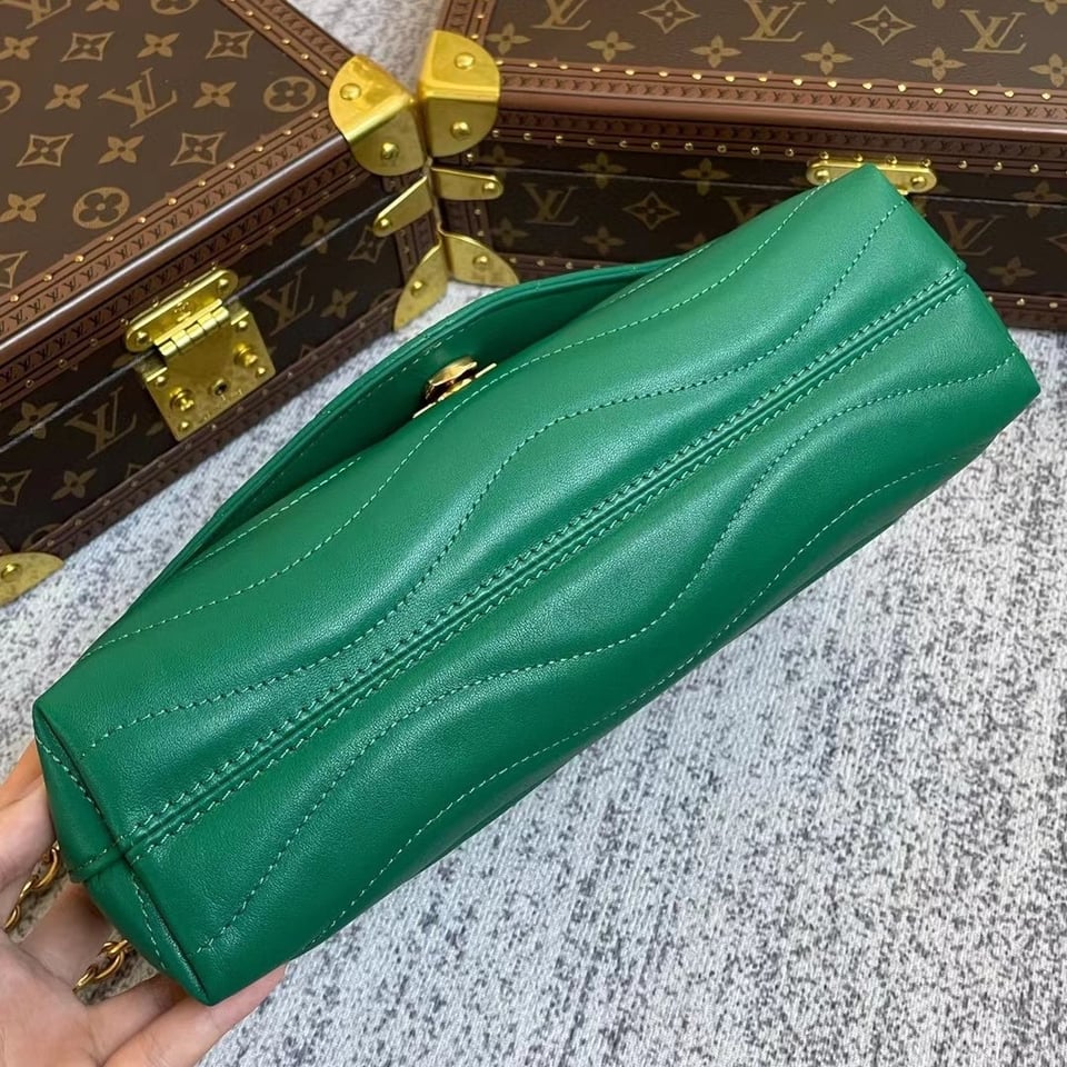 Louis Vuitton New Wave Chain 24Cm Green view 8