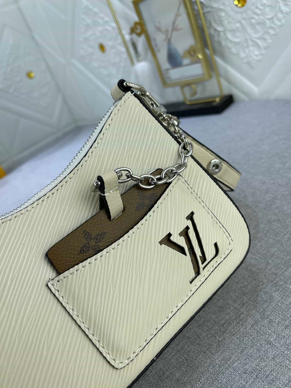 Louis Vuitton Marelle Quartz White 19 Cm view 5