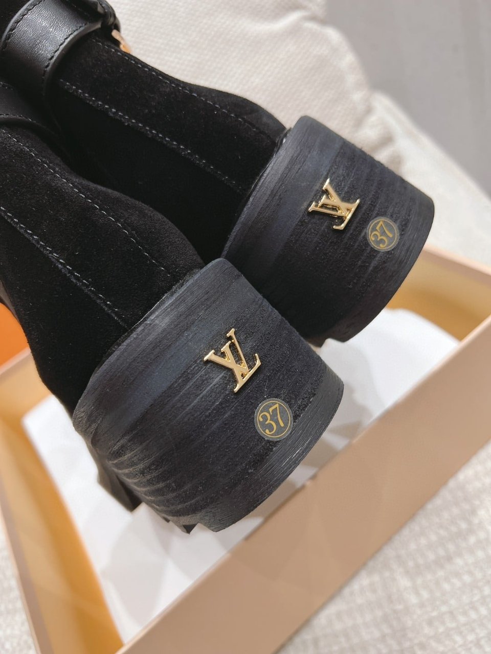 Louis Vuitton Beaubourg Ankle Boot Black 1Ackck view 4