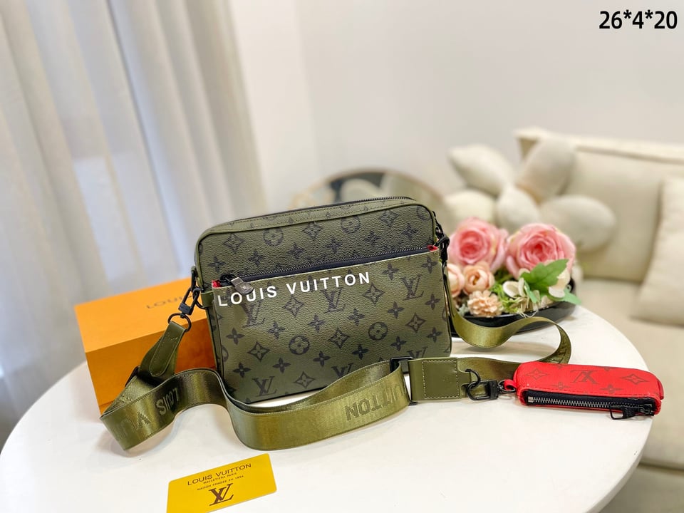 Louis Vuitton Trio Messenger Green 26Cm M23783 view 3