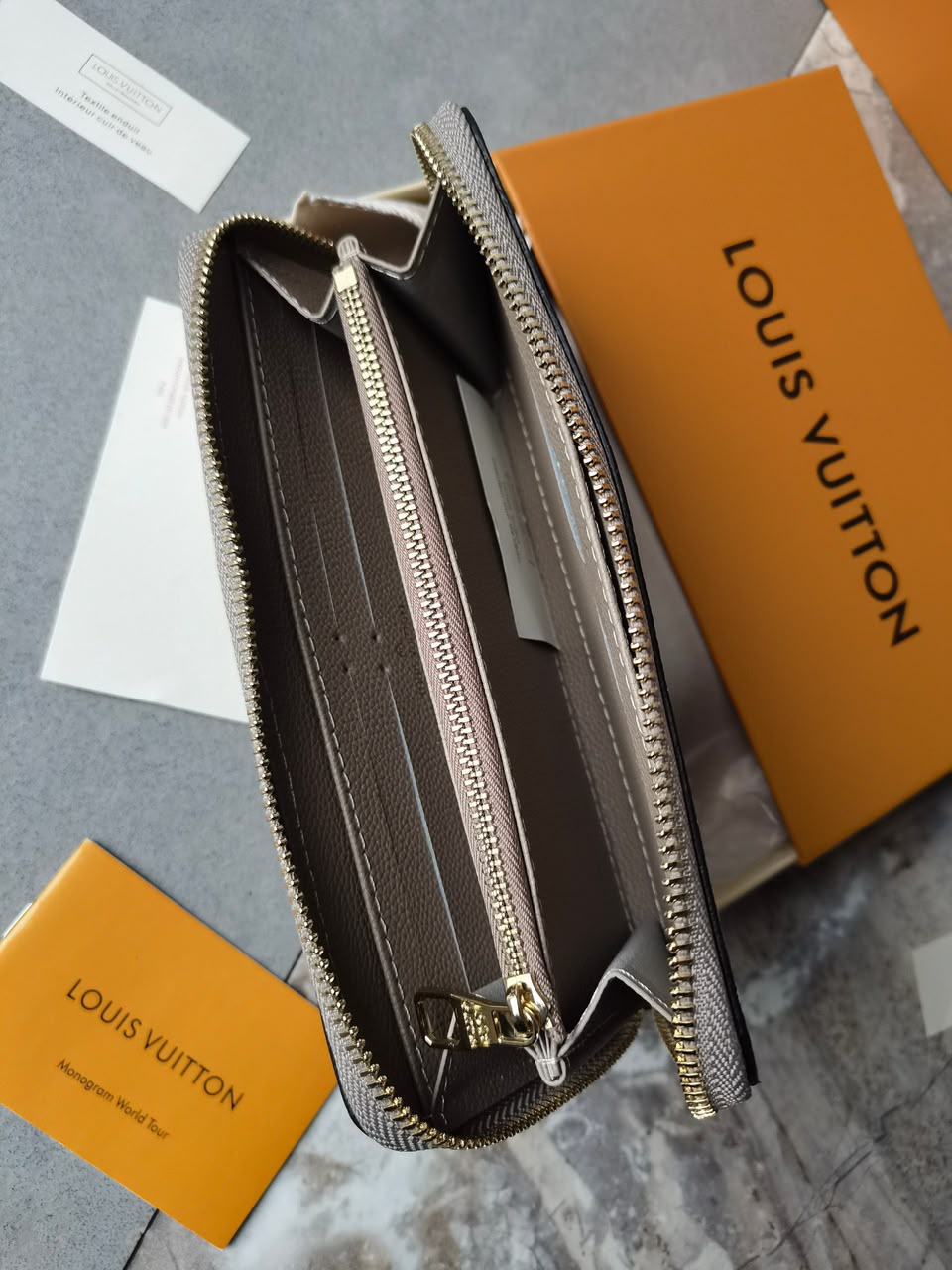 Louis Vuitton Bicolor Monogram Empreinte Leather Zippy Wallet Tourterelle Gray/Cream view 9