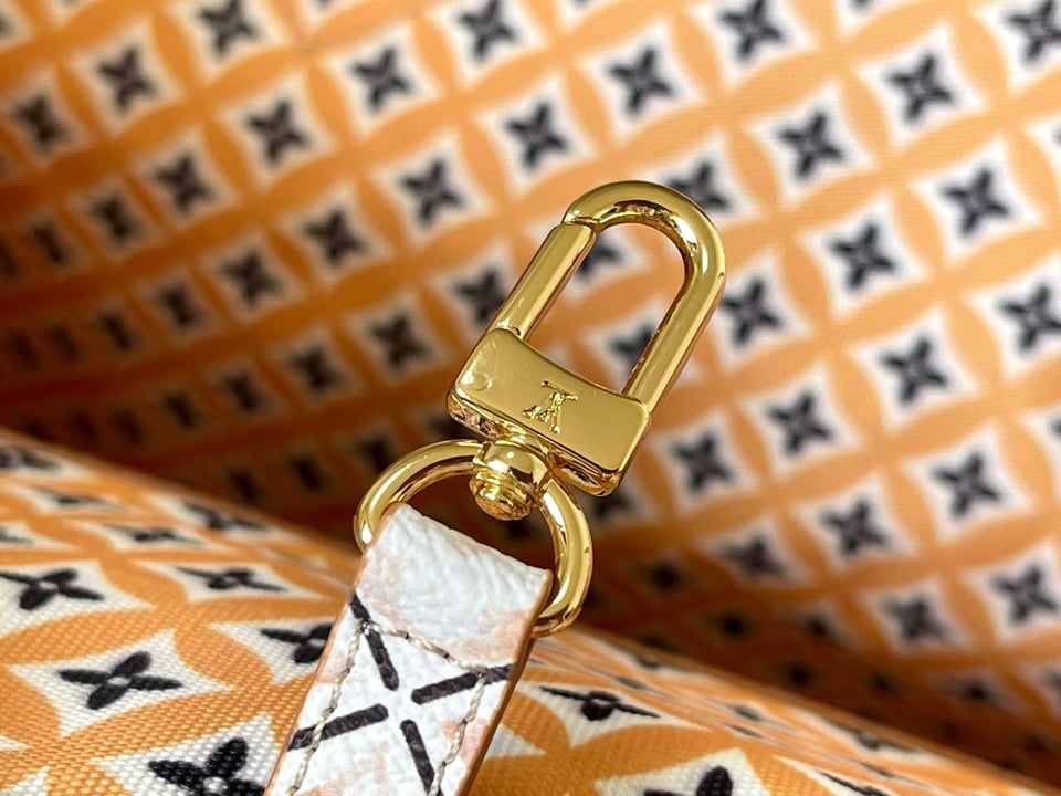 Louis Vuitton M22978 Neverfull MM Beige Monogram view 10