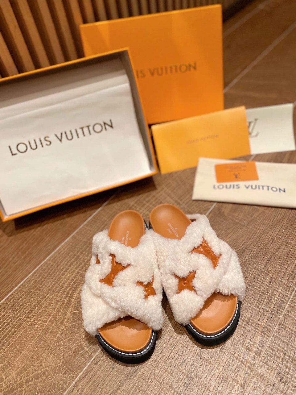 Louis Vuitton Paseo Flat Comfort Mule Brown White 1Aa1Vt view 11