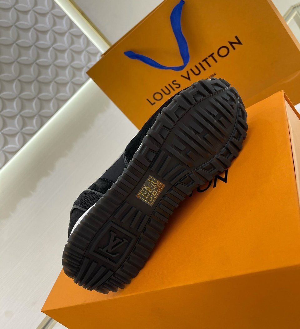 Louis Vuitton Run Away Sneaker Black 1A9Er7 view 8