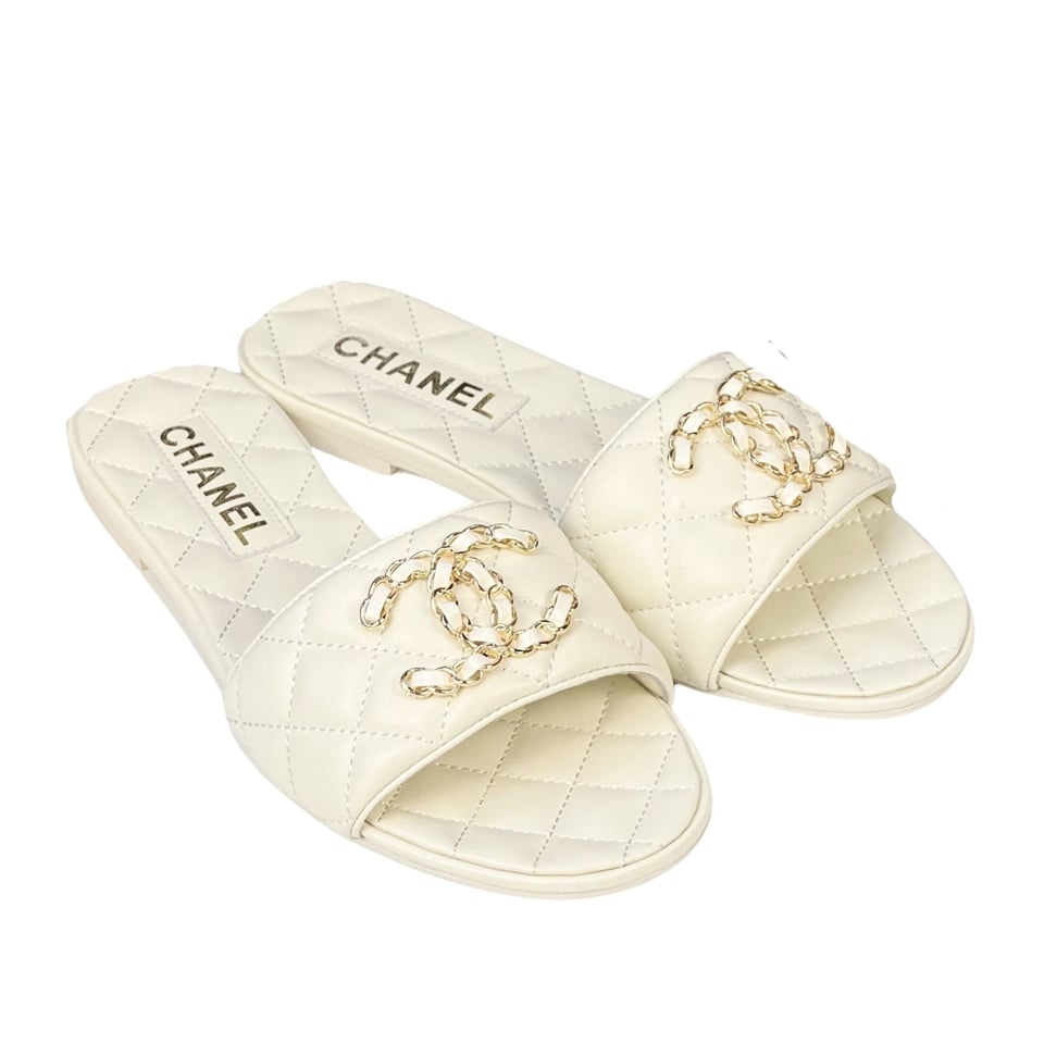 Chanel 23P Quilted Cc Chain Mule Sandal White view 2