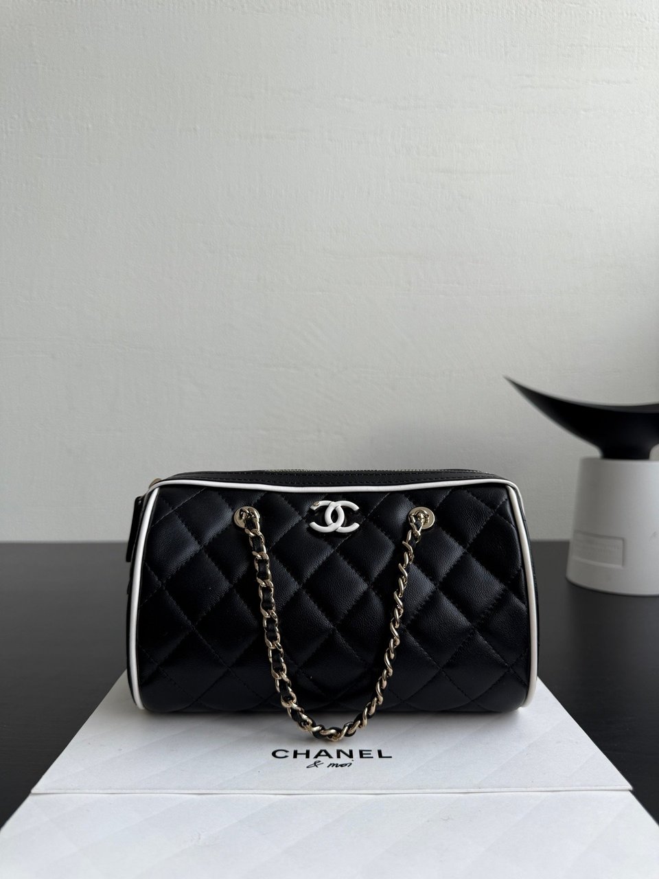 Chanel Spring Summer 2025 Pre-collection Clutch With Chain Lambskin Black 18.5cm/ 7.3inches view 3