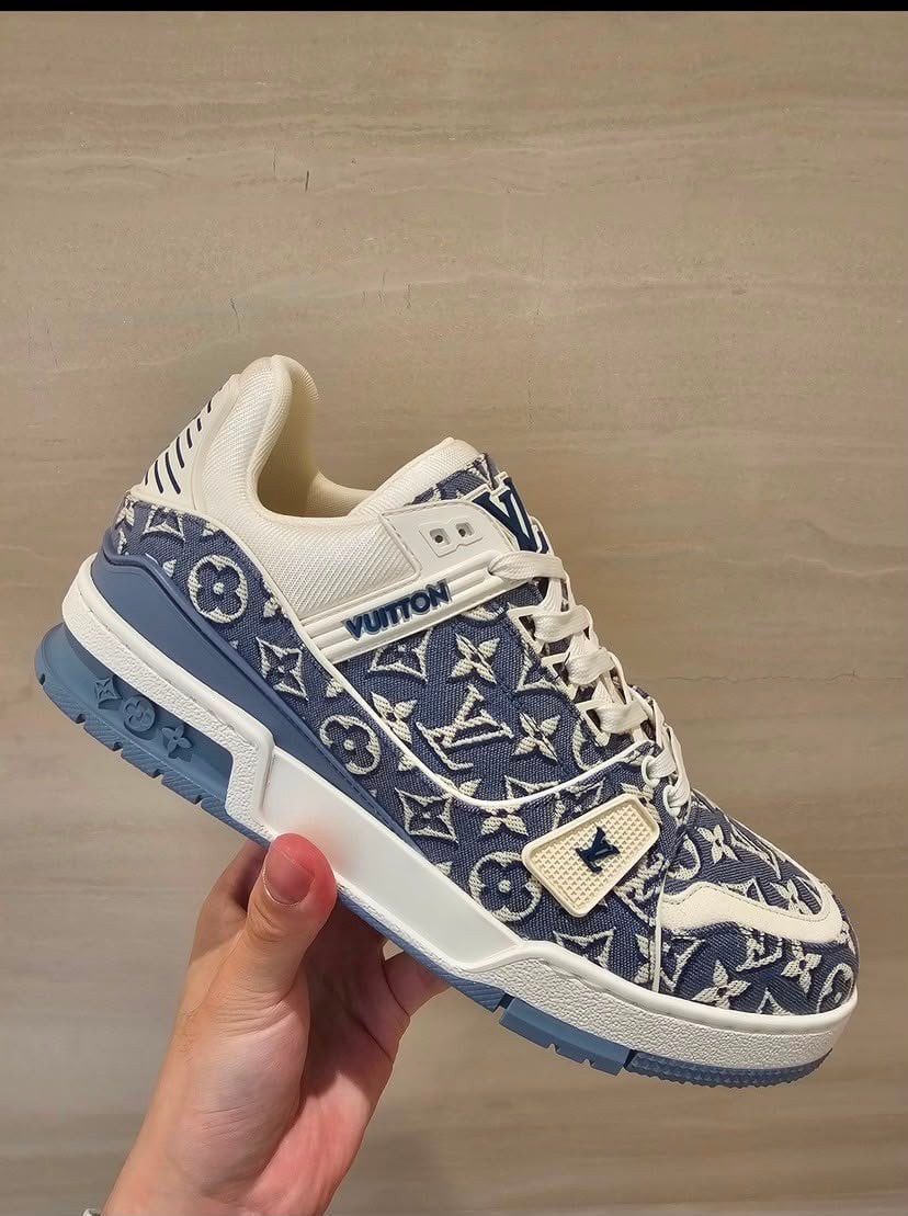 Louis Vuitton Trainer Sneakers Blue 1AKKJV view 4