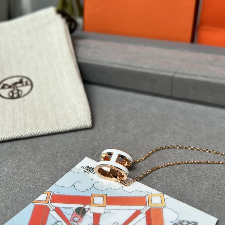 Hermes Mini Pop H Pendant Necklace White And Gold view 4