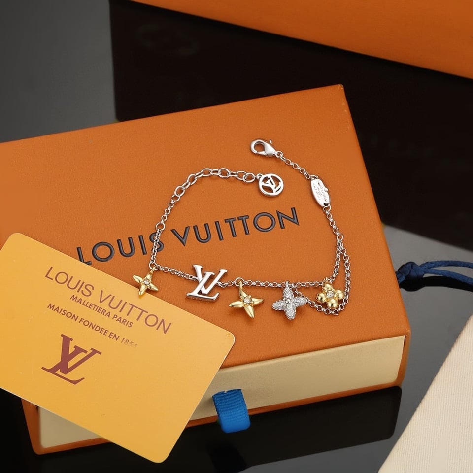 Louis Vuitton Lv Gram Bracelet With Flower Charms White Gold view 4