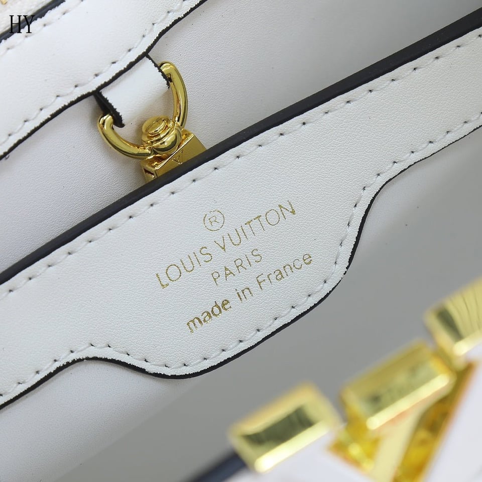 Louis Vuitton Capucines White 27Cm view 3