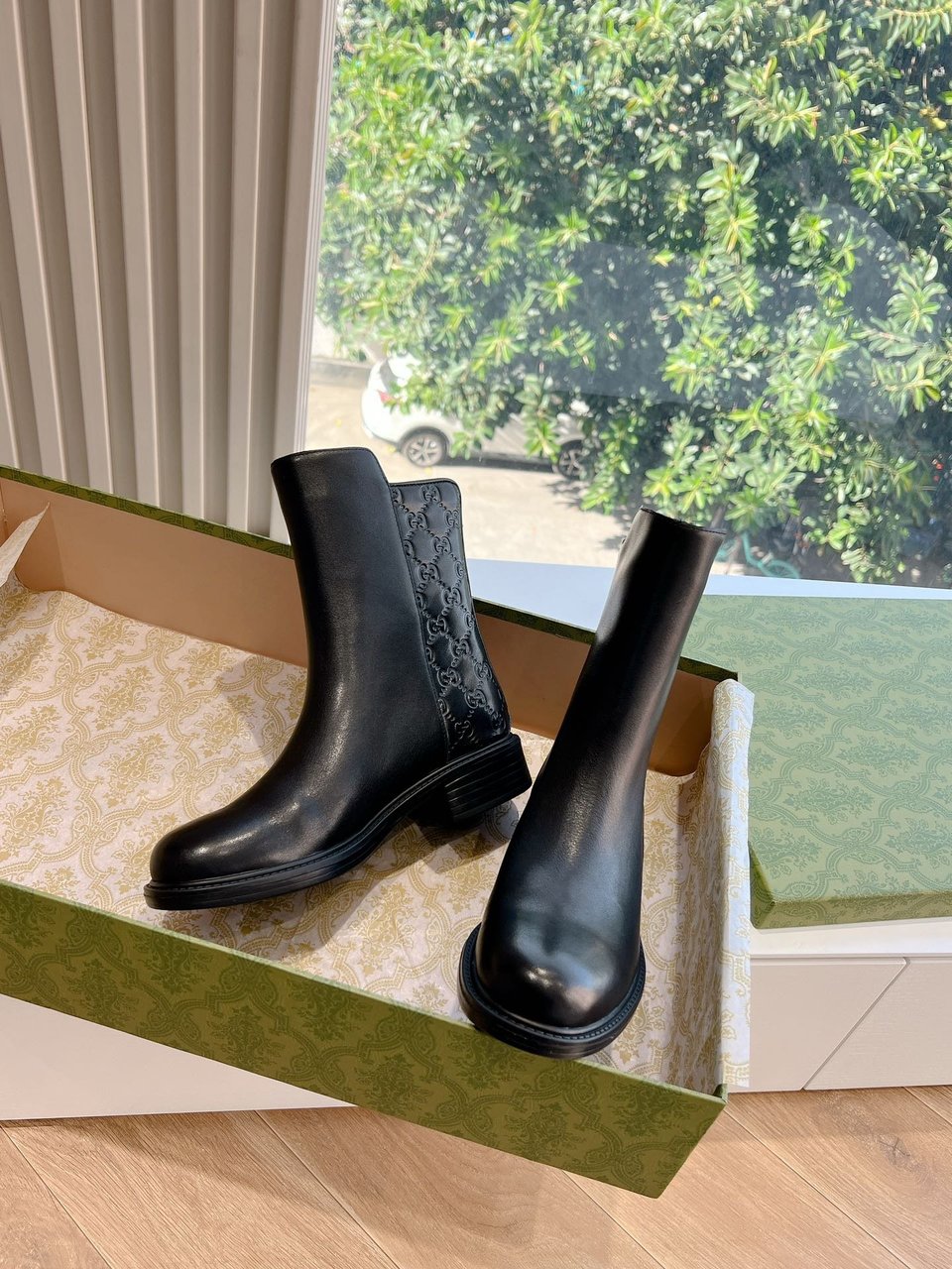 Gucci Leather Ankle Boots Black view 7