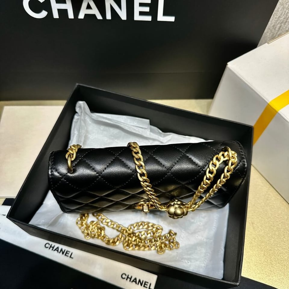 Chanel Camellia Crush Wallet On Chain Lambskin 19.2cm view 9