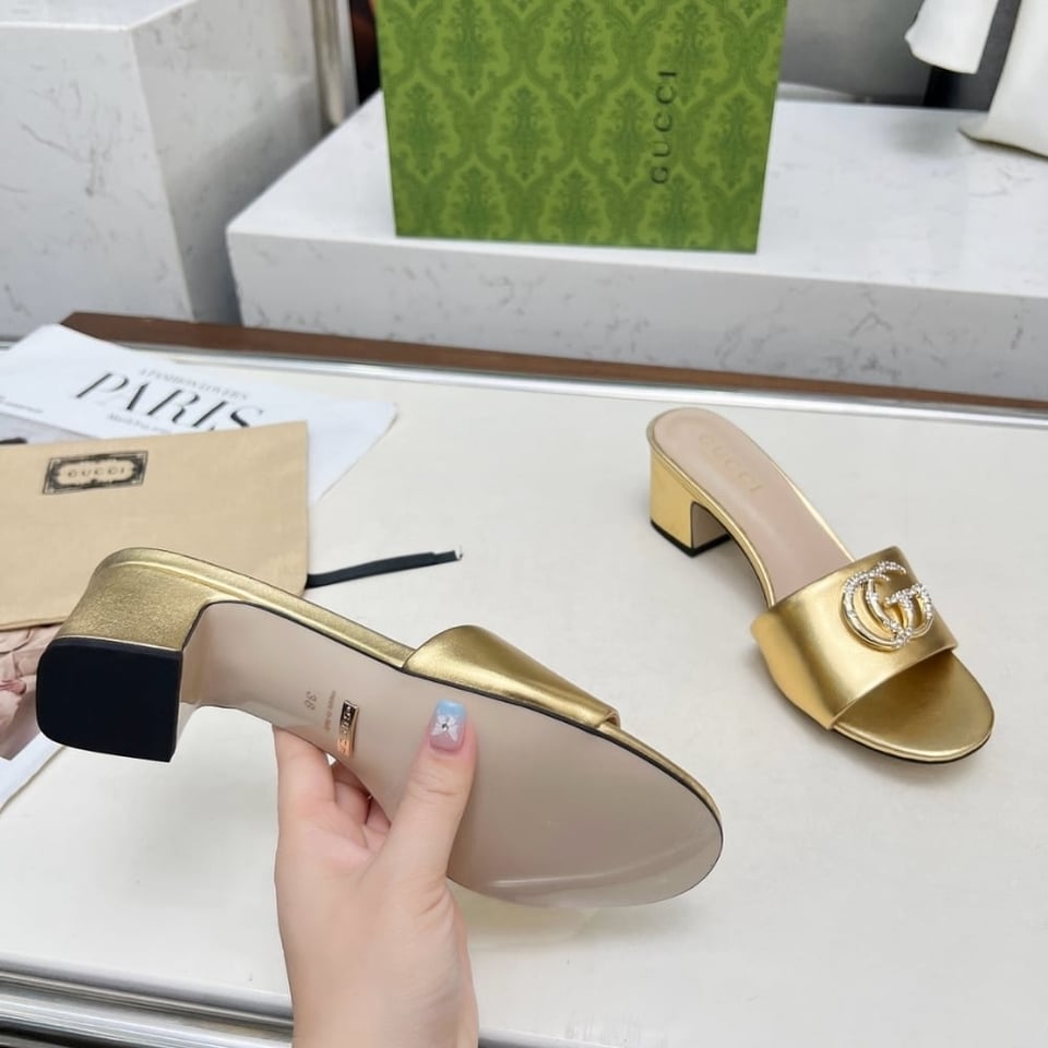 Gucci Nojum Women’S Slide Sandal Metallic Gold ?817257 B8B00 8024 view 3