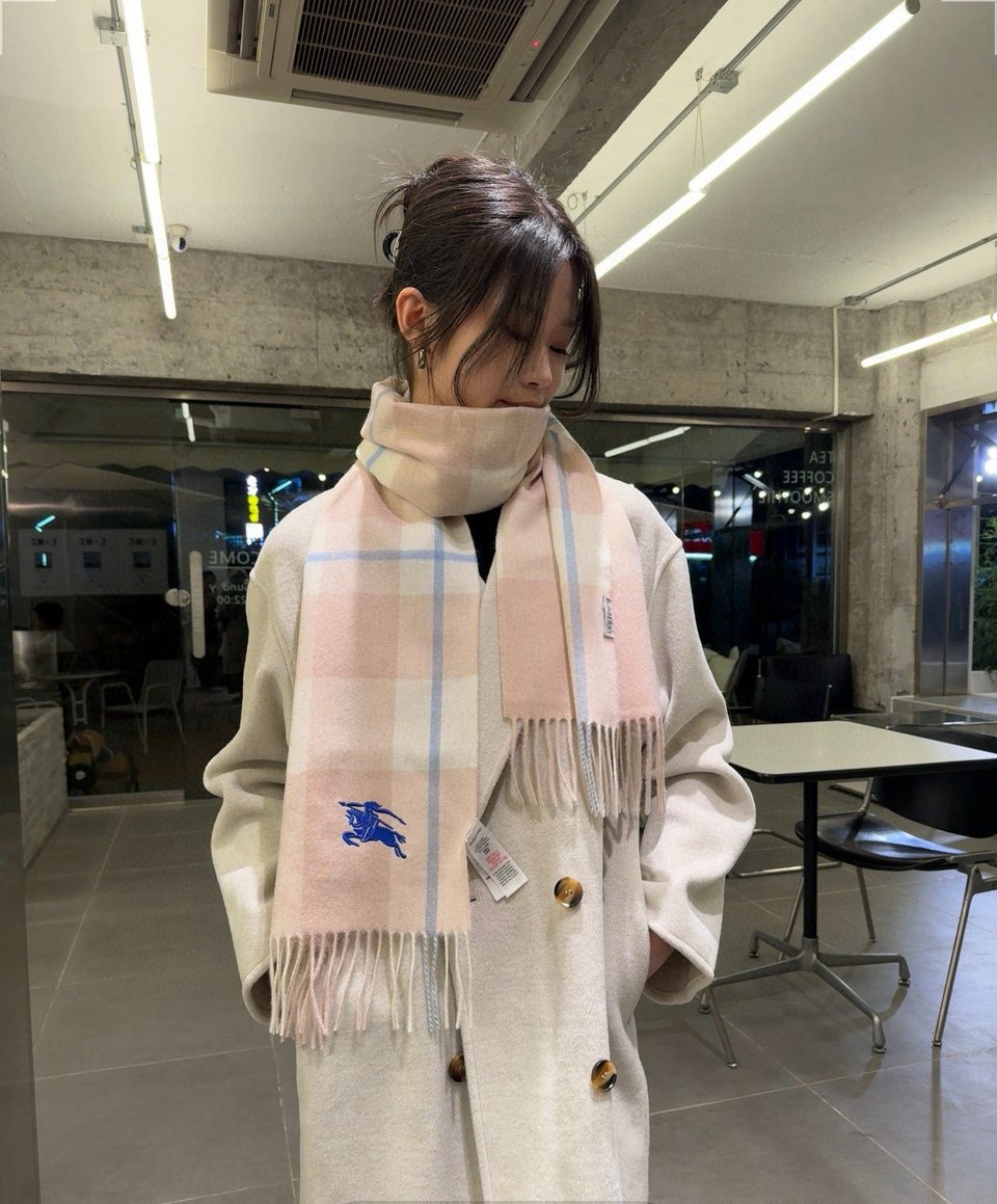 Burberry Cashmere Scarf Beige For Women 180cm view 3