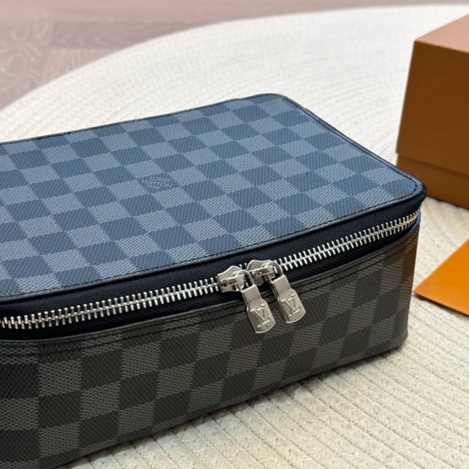 Louis Vuitton Toilet Pouch Damier Grey 23Cm view 4