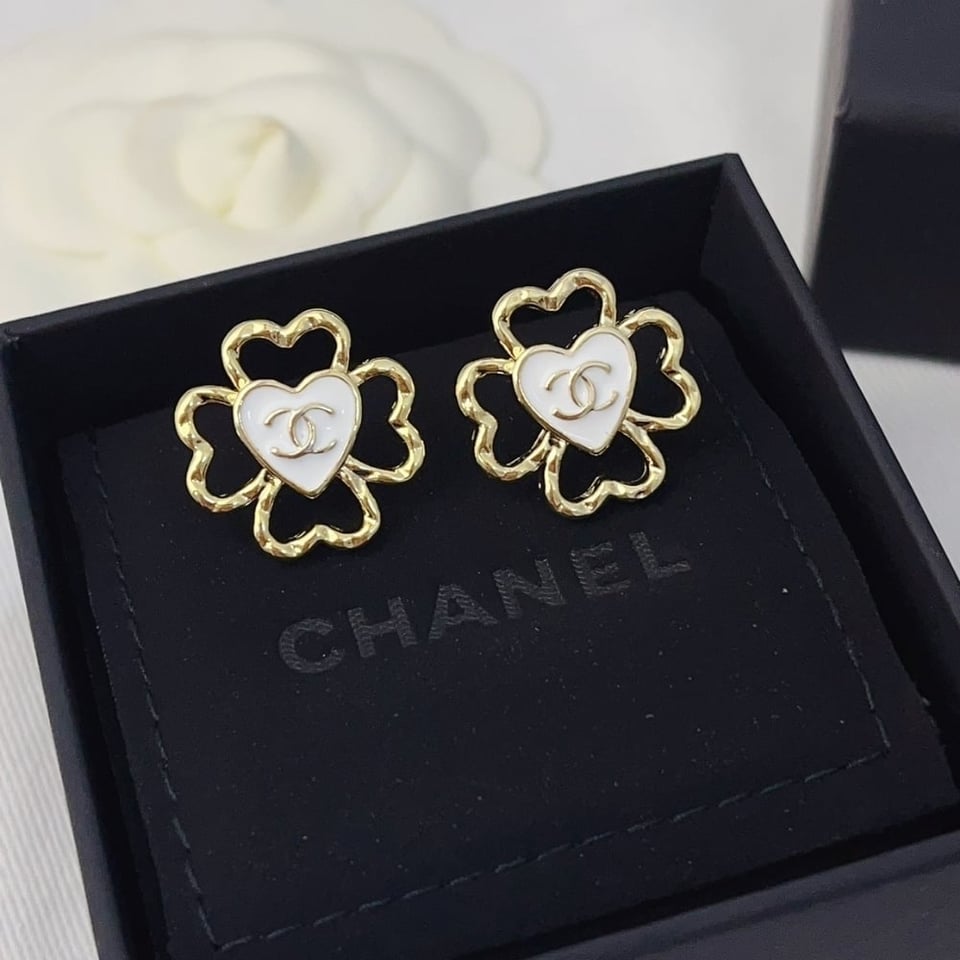Chanel Four Leaf Clover Heart Earrings Abf311 B19851 Nafgv view 2