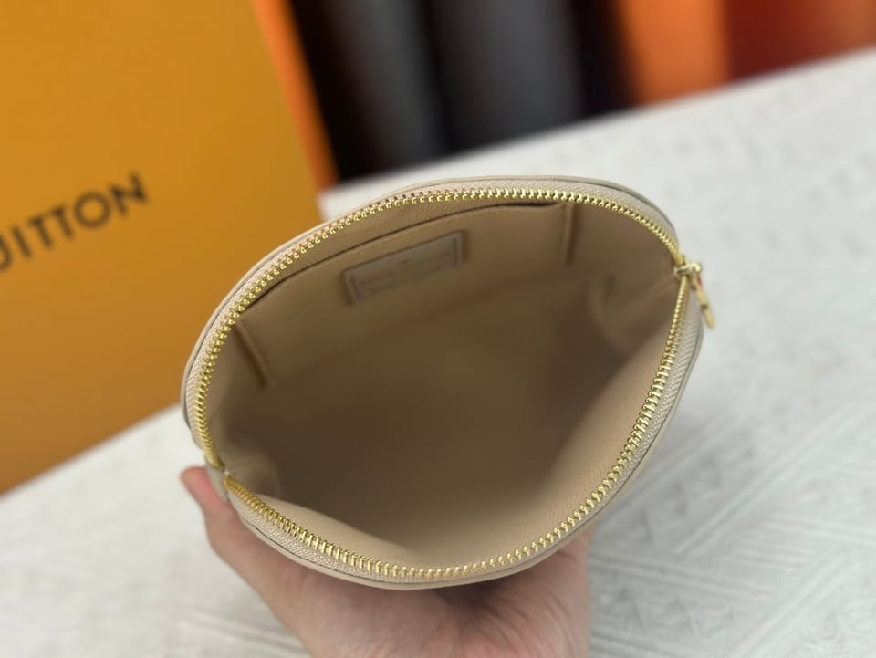 Louis Vuitton Cosmetic Pouch Pm Creme 17Cm M45951 view 4