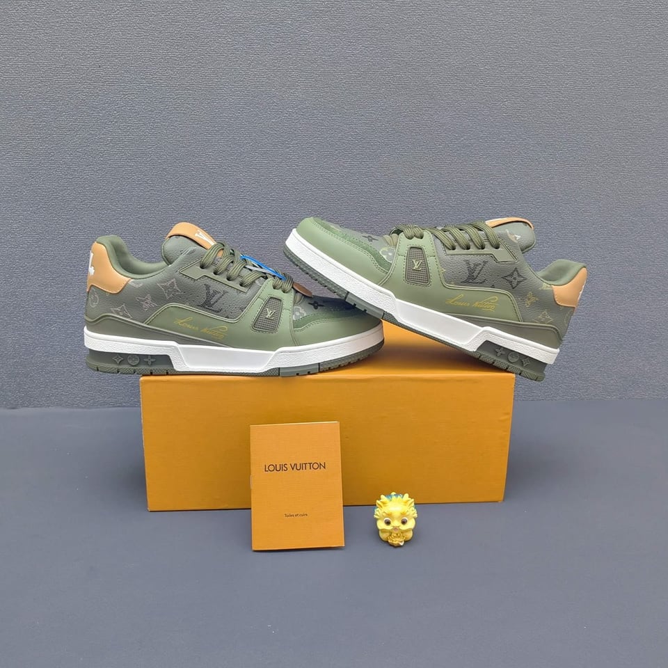 Louis Vuitton Trainer Sneakers Khaki Green Textured Calfskin 1AKDIU view 3