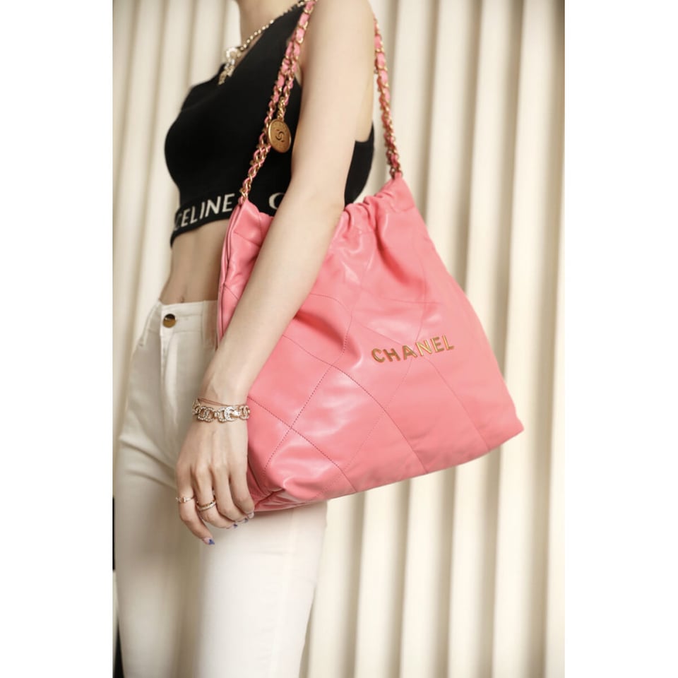 Chanel 22 Handbag in Shiny Calfskin 46cm view 4