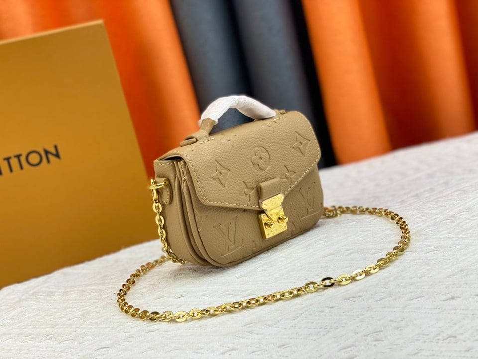 Louis Vuitton Micro Metis Beige Clair 14Cm view 9