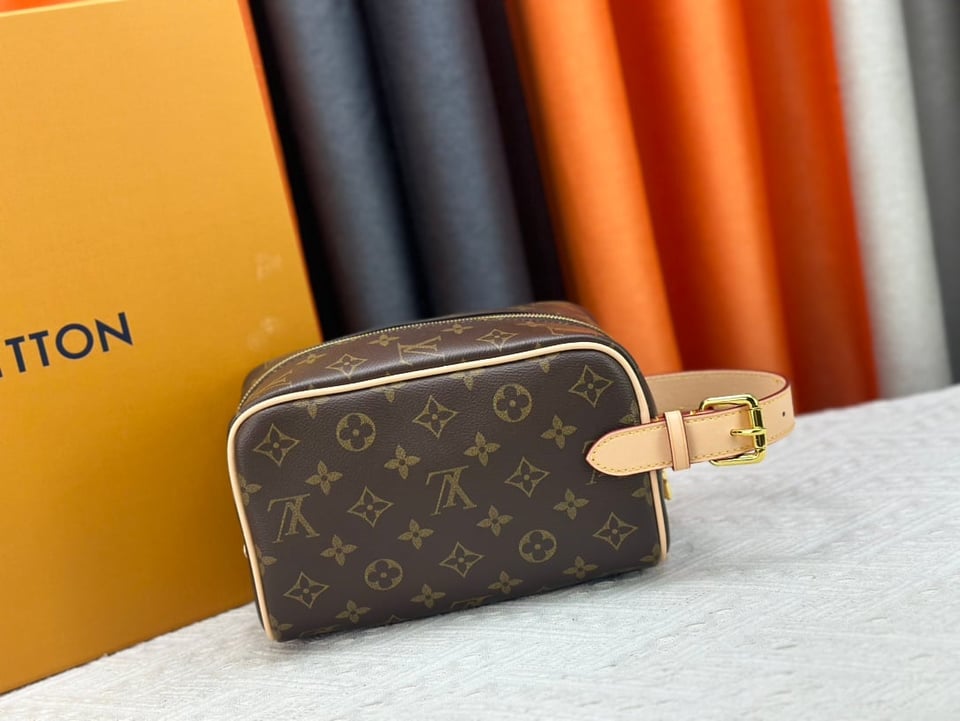 Louis Vuitton Trousse Toilette Locker Dopp Kit 23Cm M83112 view 3