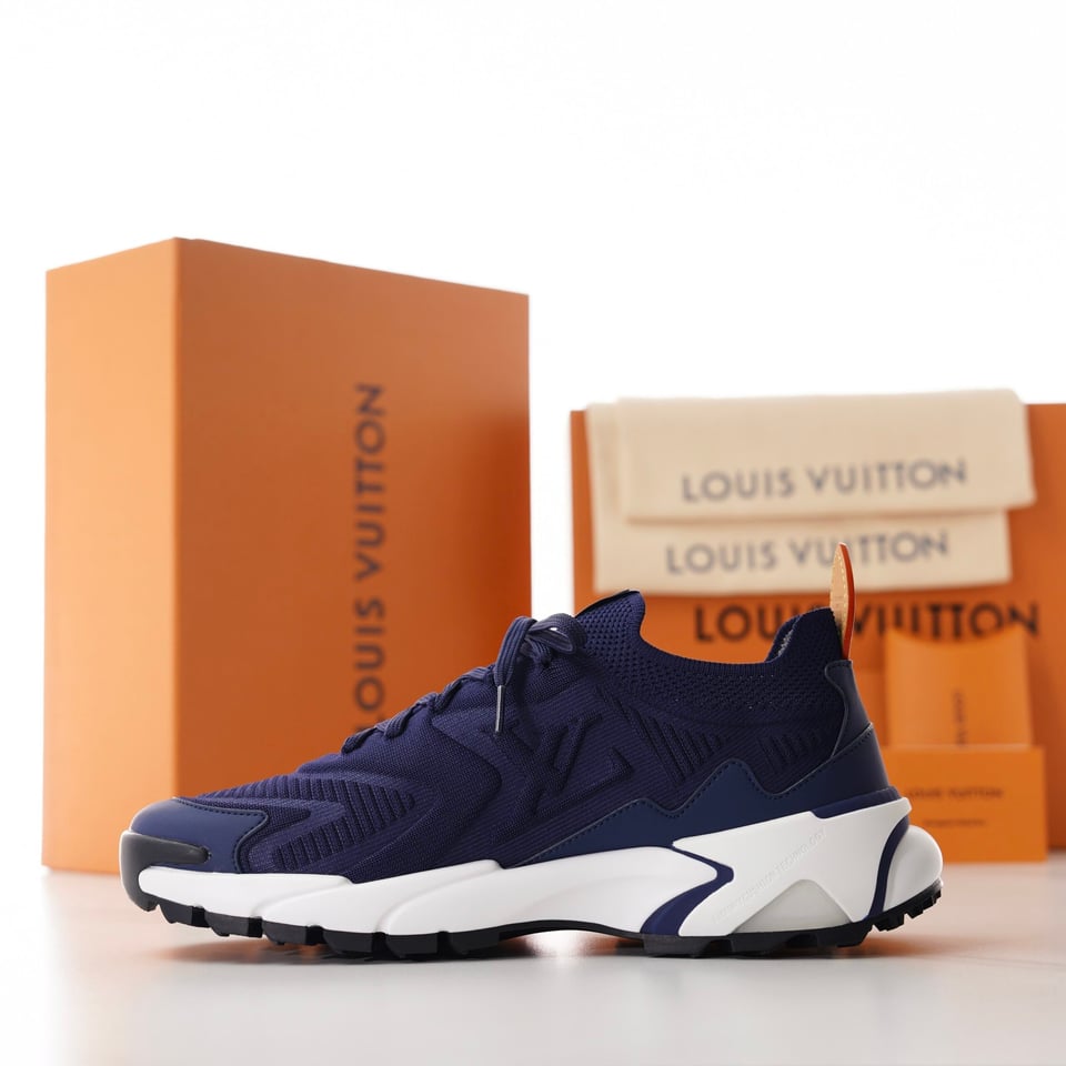 Louis Vuitton LV Runner Tatic Navy Sneaker for Men view 11