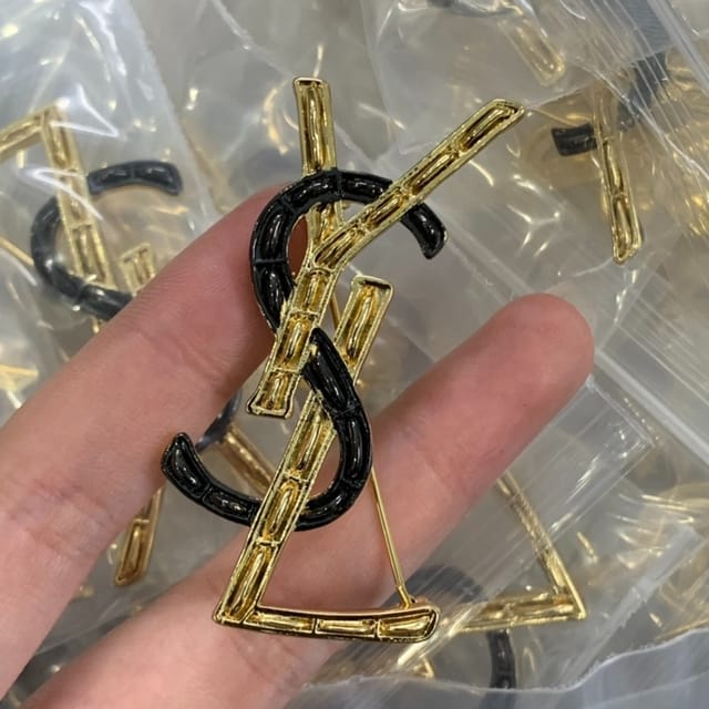 Saint Laurent Crocodile Brooch In Metal