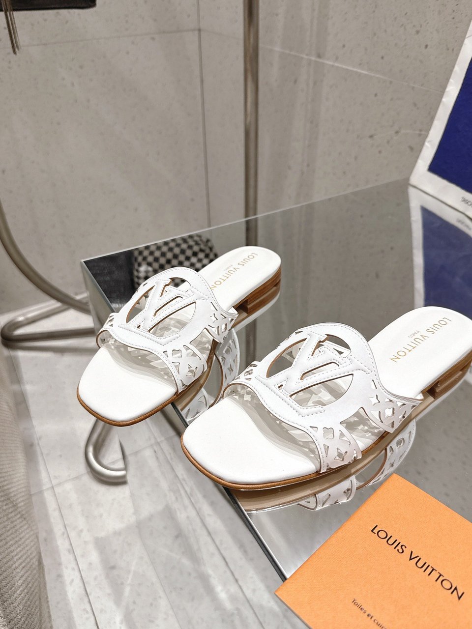 Louis Vuitton LV Isola Flat Mule White 1AGYPA view 6