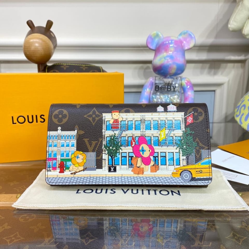 Louis Vuitton Vivienne Holidays Monogram Sarah Wallet Yellow view 3