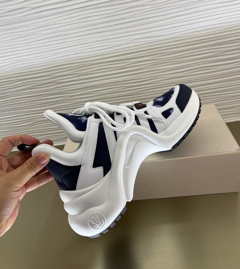 Louis Vuitton Archlight Sneaker Dark Blue 1A9Rx9 view 4