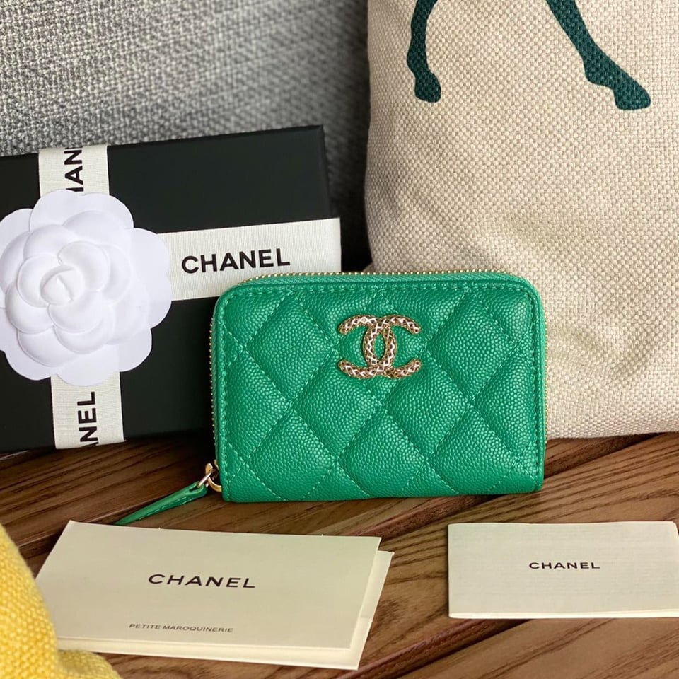 Chanel Zipped Wallet 11Cm Green Caviar Gold Hardware