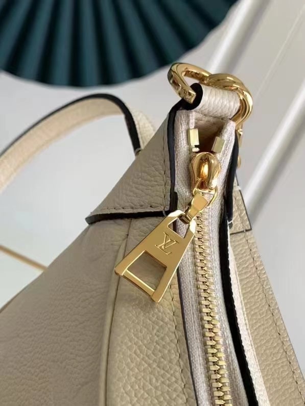 Louis Vuitton Bagatelle 22Cm Cream Beige view 3