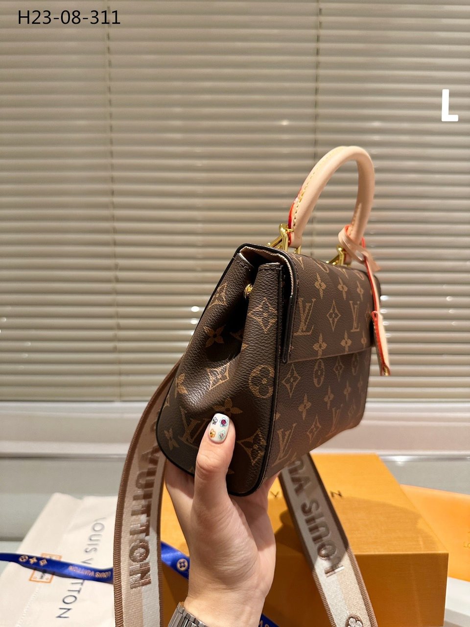 Louis Vuitton Cluny Mini Monogram Canvas 20Cm M46055 view 4