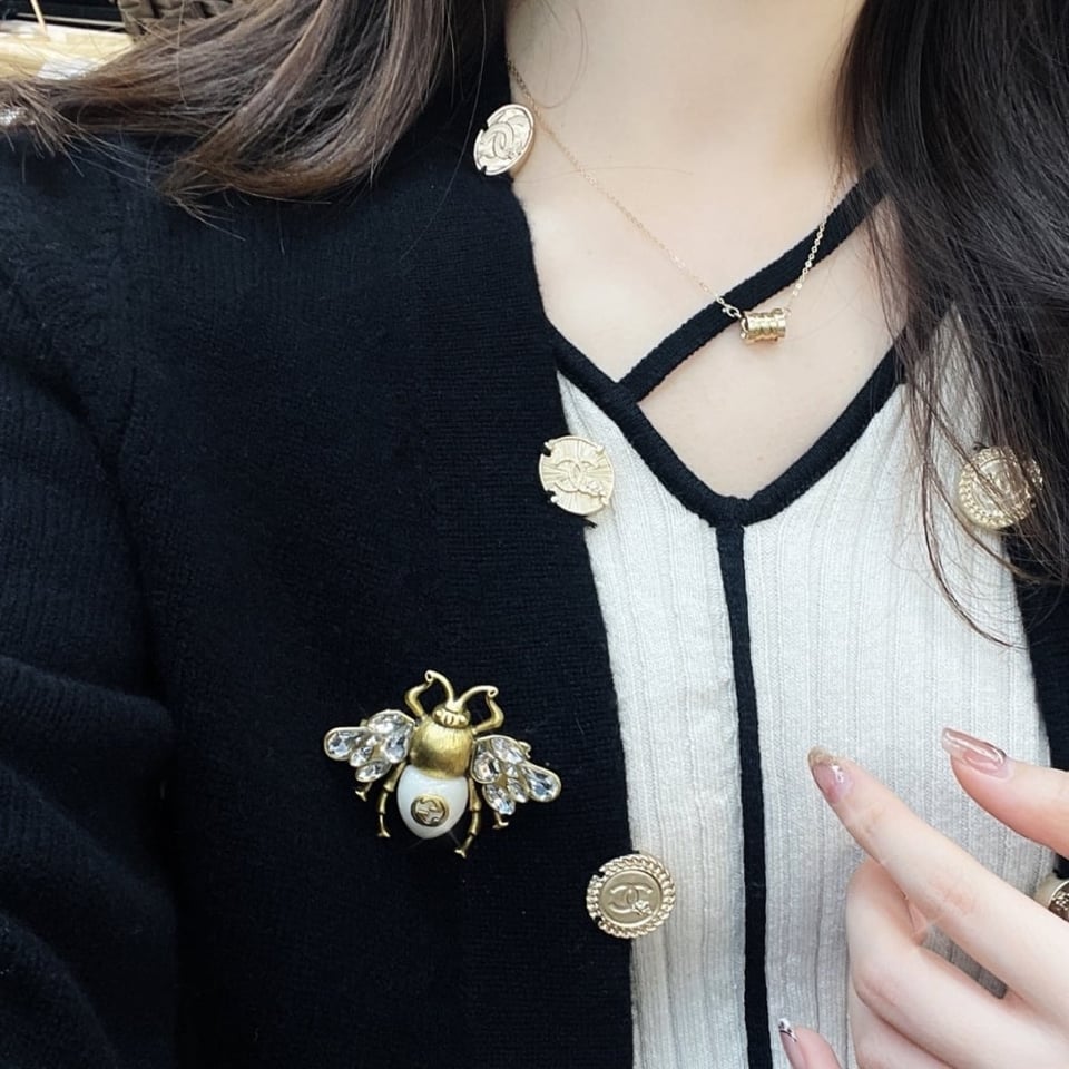 Gucci Gg Bee Brooch Gold With Stone view 7