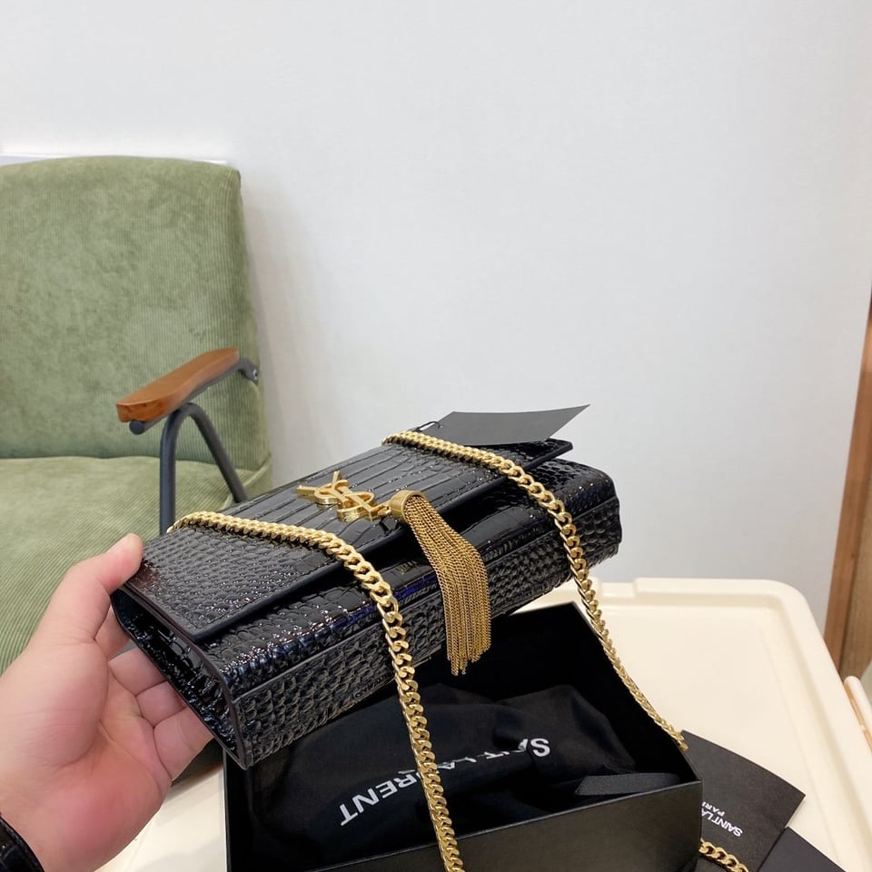 Saint Laurent Kate Medium Chain Bag With Tassel In Shiny Leather Black view 3
