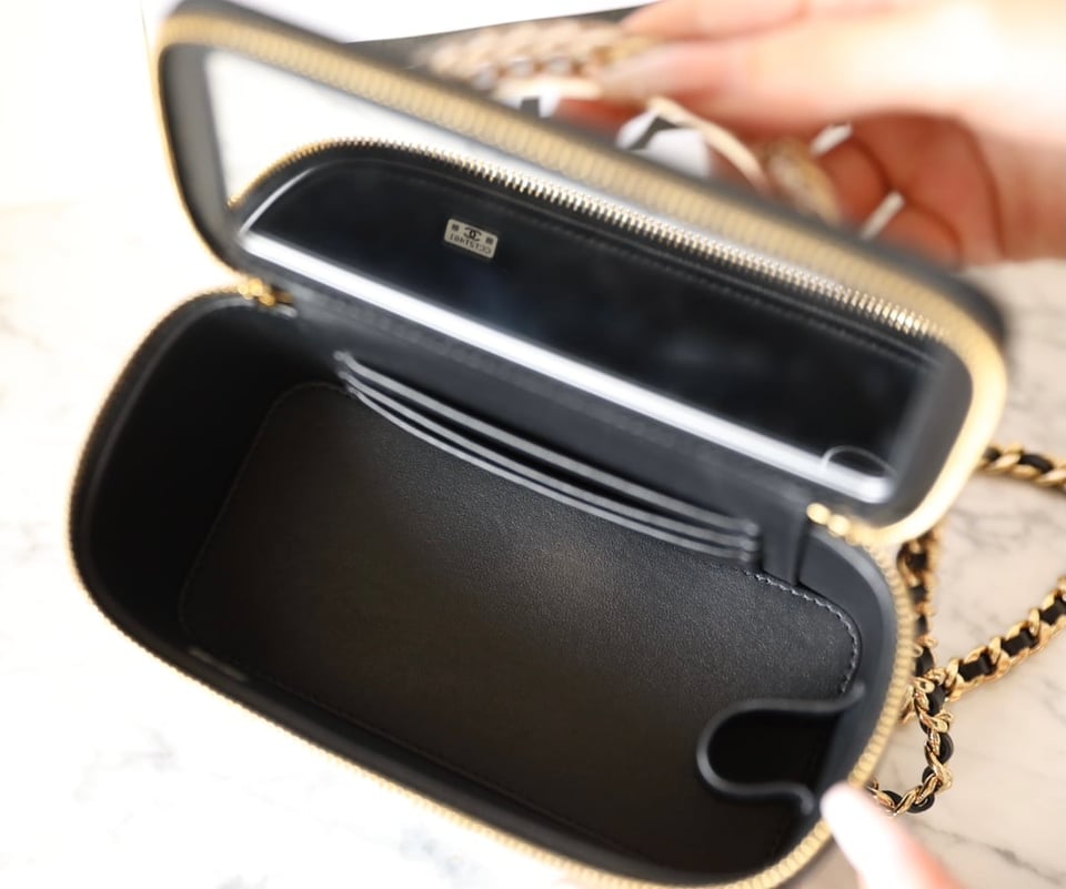 Chanel Small Vanity Case Ss22 Black 17Cm/6.6in view 8
