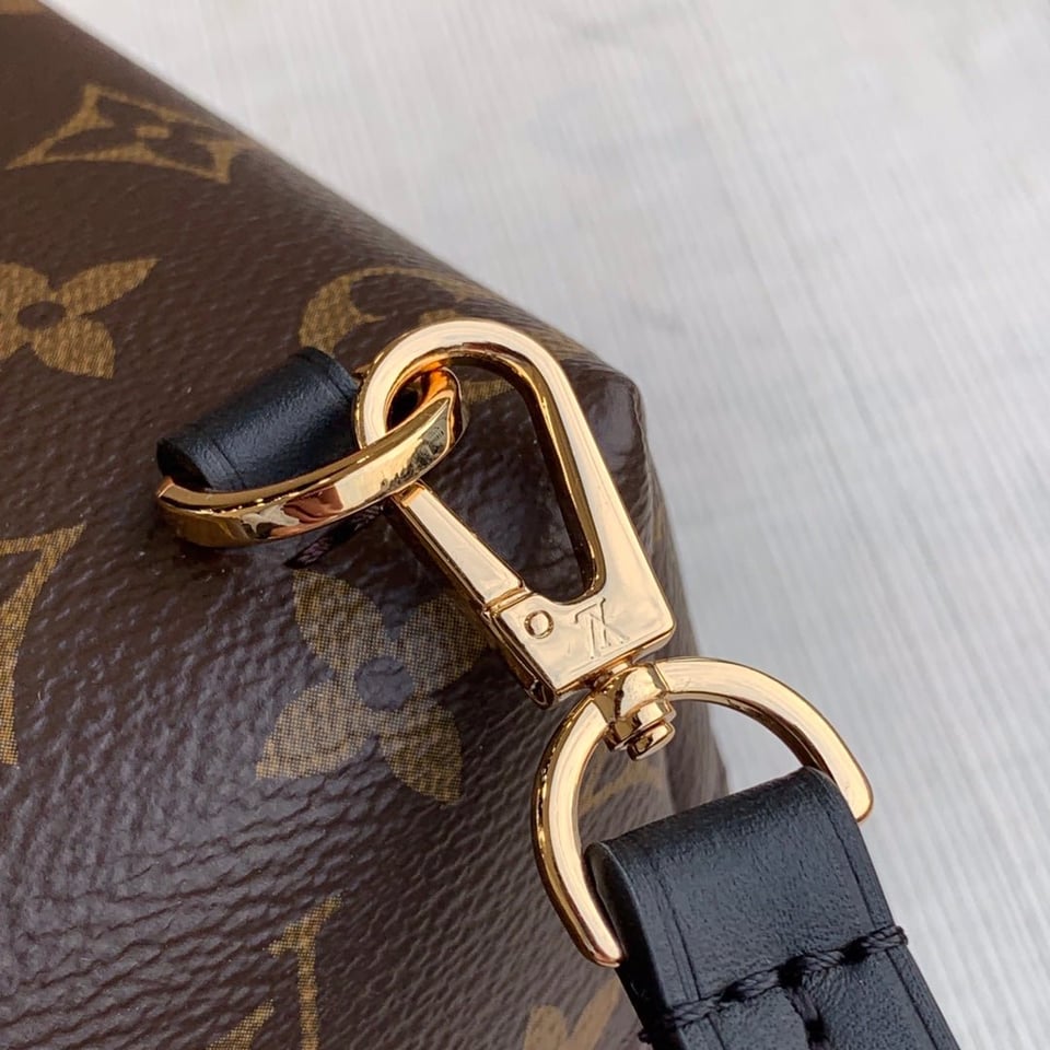 Louis Vuitton Montsouris 33Cm Black view 7