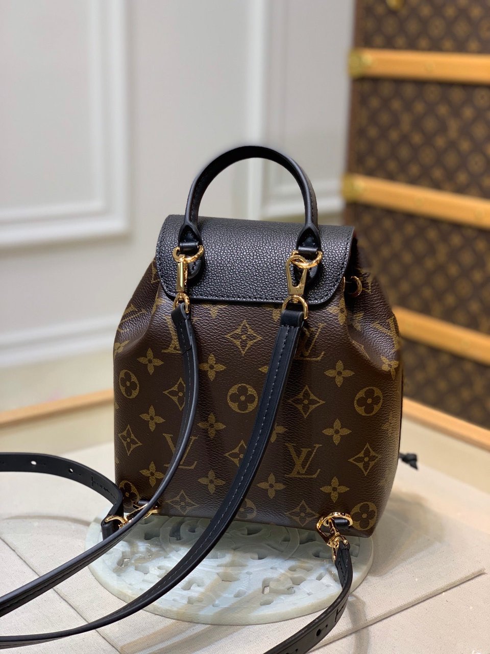 Louis Vuitton Montsouris 33Cm Black view 4
