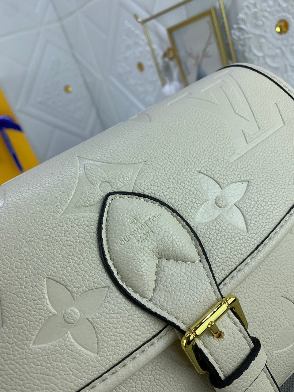 Louis Vuitton Diane Monogram In Cream 23Cm M46386 view 6