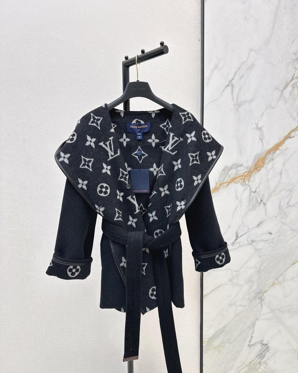 Louis Vuitton Black Coat Clothes view 4