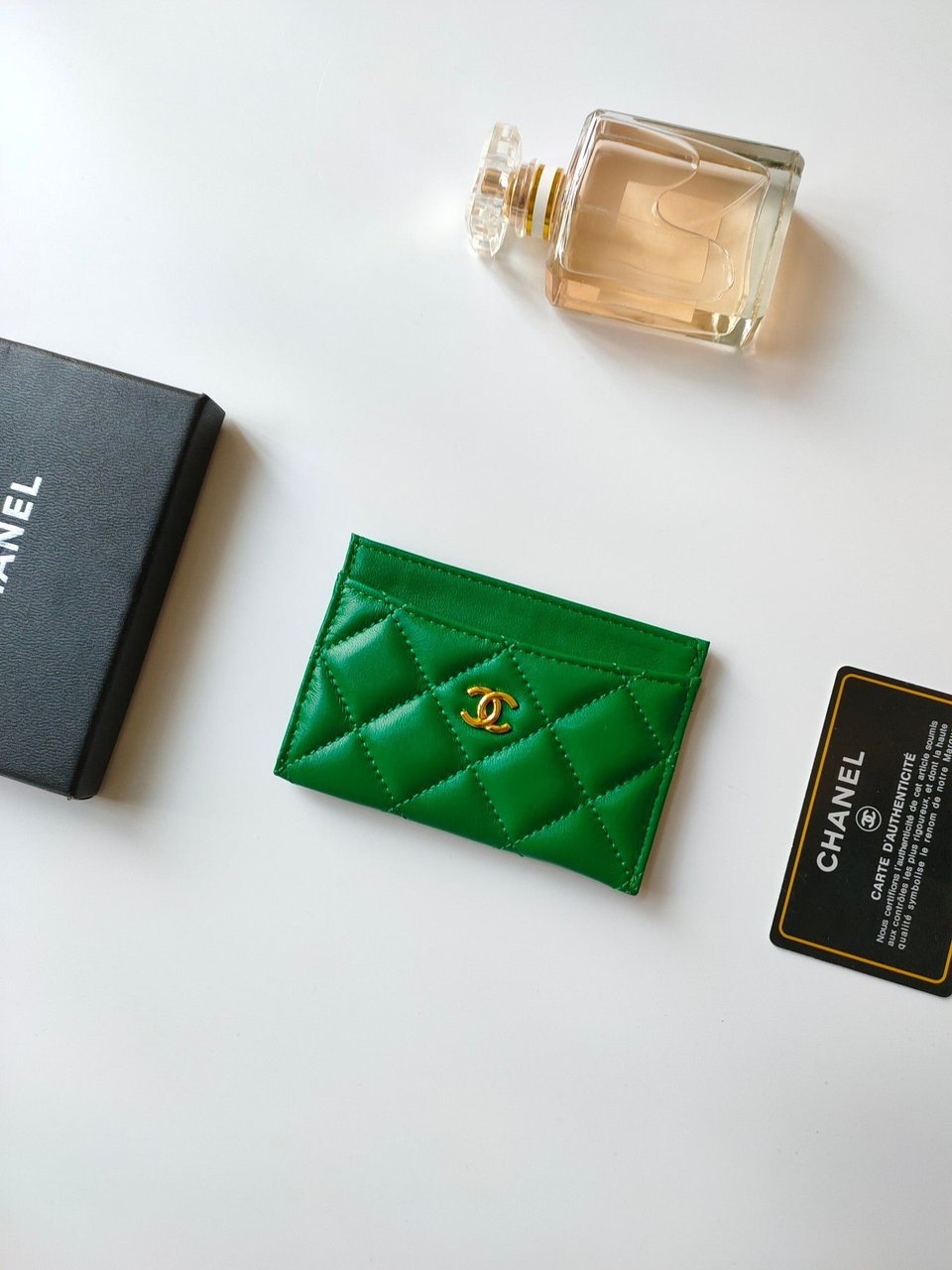 Chanel Card Holder 11.2 Green Calfskin Gold Icon view 3
