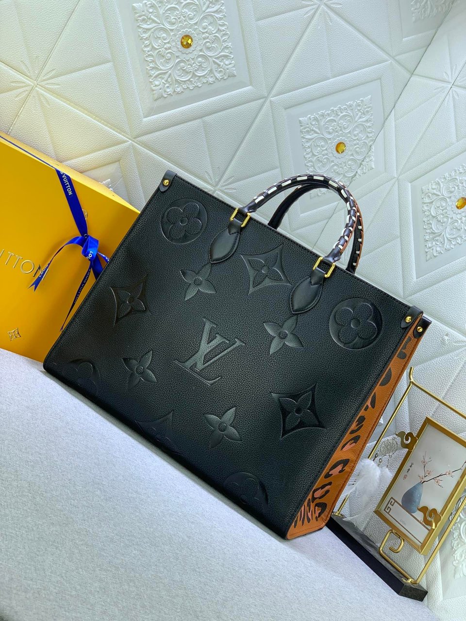 Louis Vuitton LV Crafty Onthego Gm Black 41Cm view 3